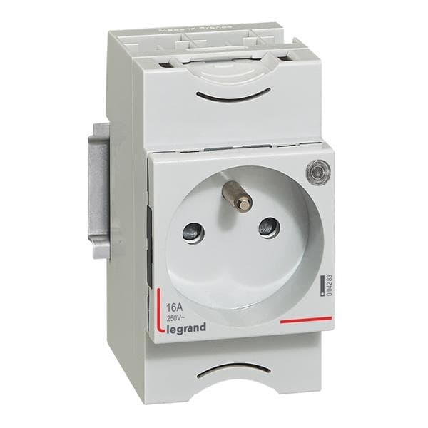 Prise de courant - 10 / 16A 250V - 2 pôles + T voy - 2.5 modules