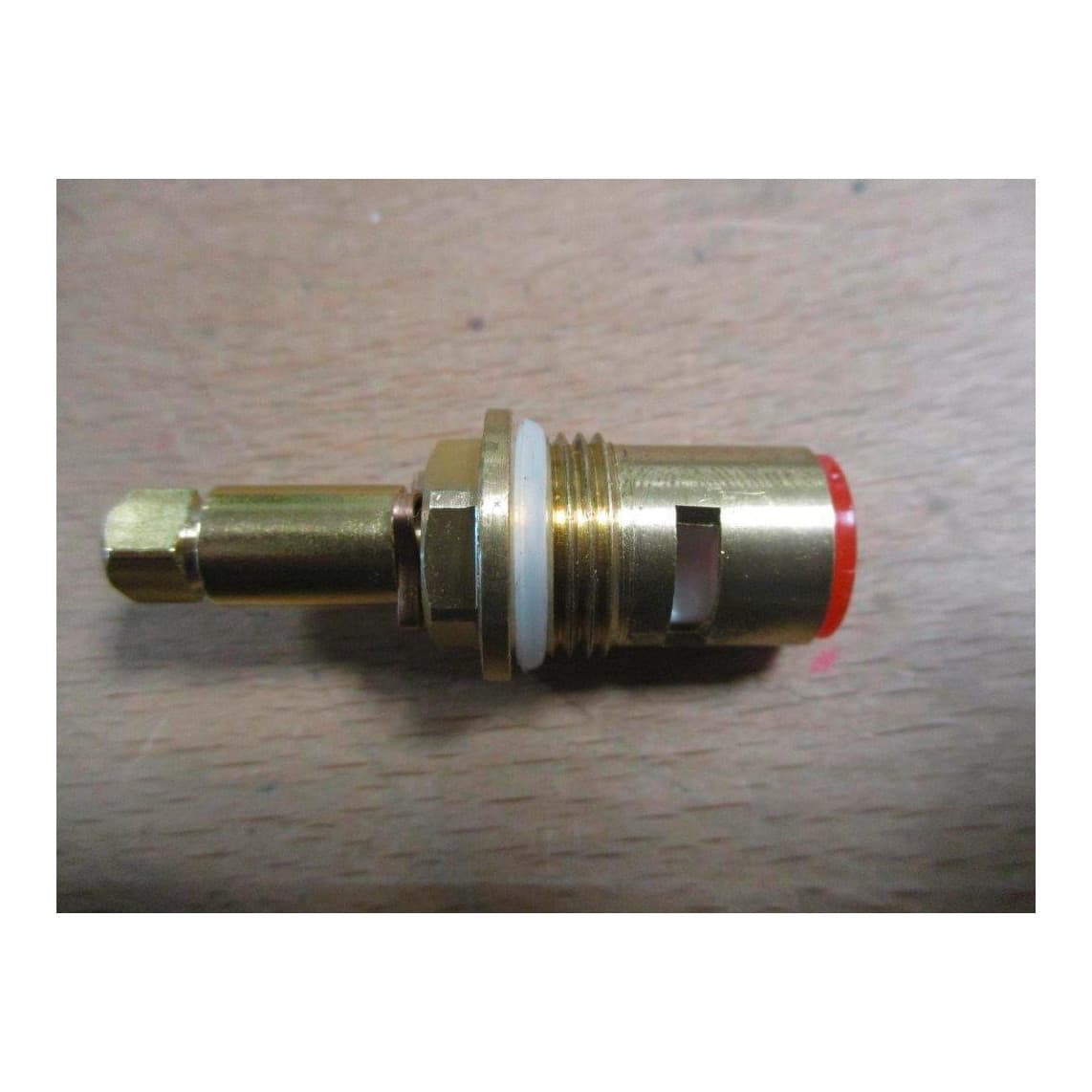 01502 Partie supérieure de robinet d'eau chaude, avec joint rouge, pour 5871079 et autres