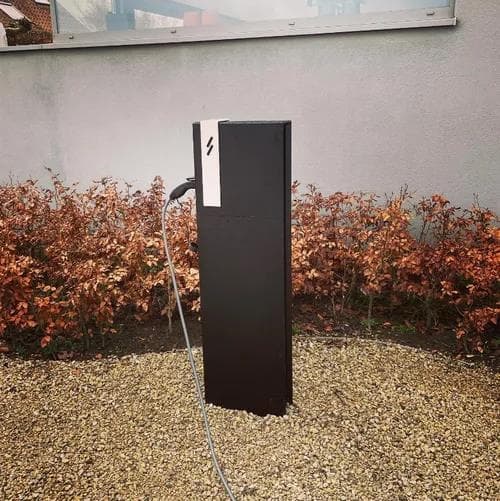 Station de charge intelligente Noir montage au sol - 2 x 22kW - sans câble BPS2 LUX