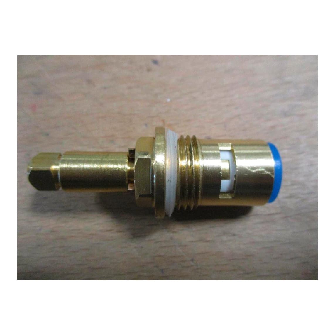 01501 Couvercle de vanne d'eau froide, avec joint bleu, pour 5871079 et autres