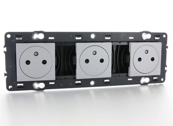 Valena prise 3 x 2 pôles + T précâblée affleurant appareil complet Alu à vis